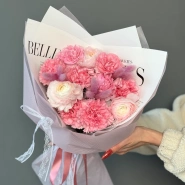 Букет с ранункулюсами и диантусами 2