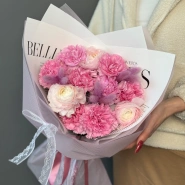 Букет с ранункулюсами и диантусами 1