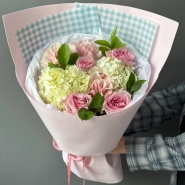 Букет объемный с гортензией и розами 1