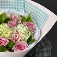 Букет объемный с гортензией и розами 3