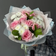 Прекрасный букет с хризантемой и розами 0