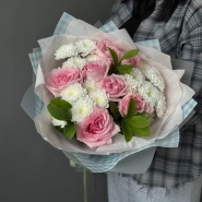 Прекрасный букет с хризантемой и розами 1