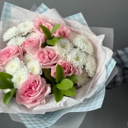 Прекрасный букет с хризантемой и розами 2