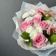 Прекрасный букет с хризантемой и розами 4