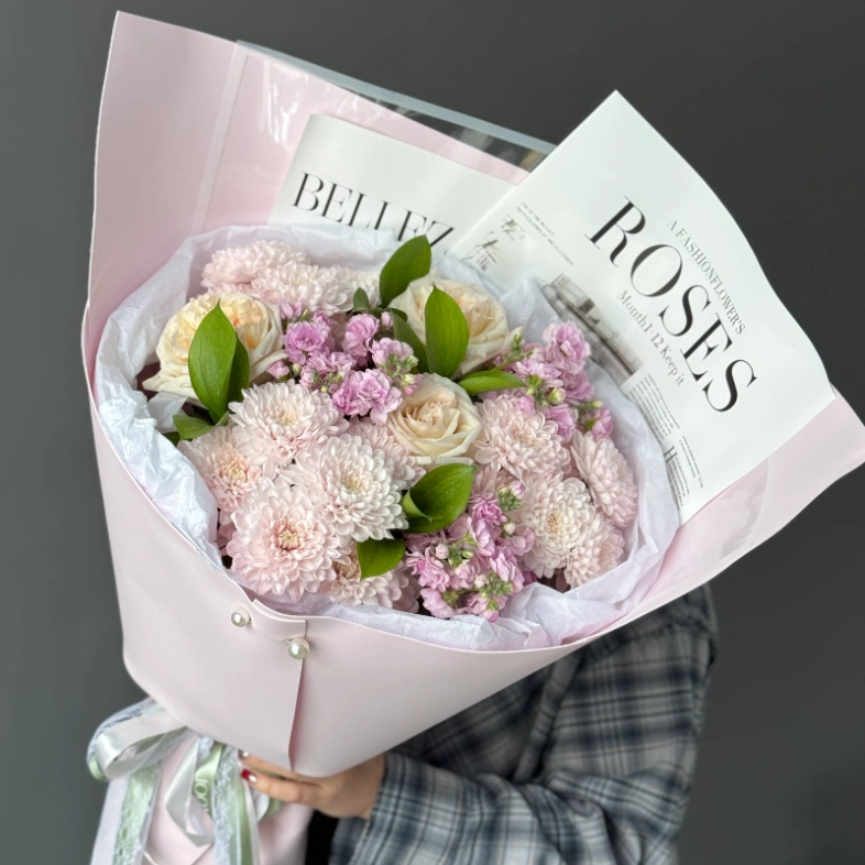 ГИГАНТ с хризантемой и розами