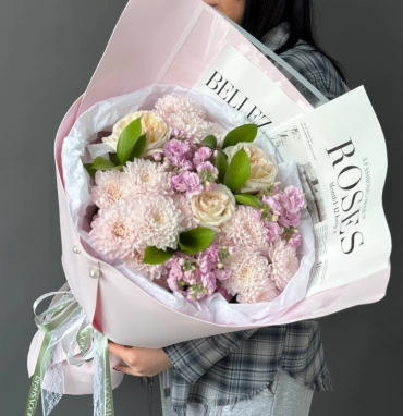 ГИГАНТ с хризантемой и розами