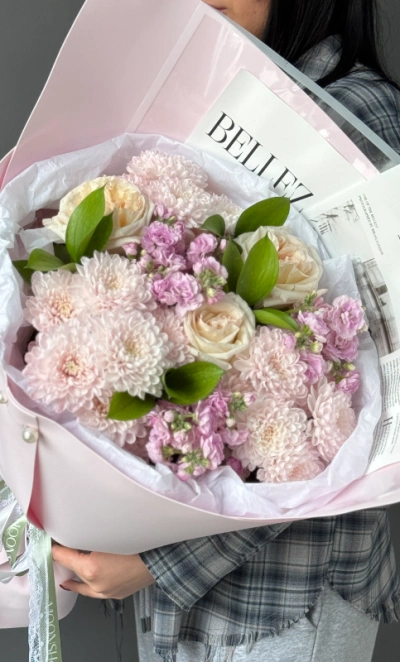 ГИГАНТ с хризантемой и розами