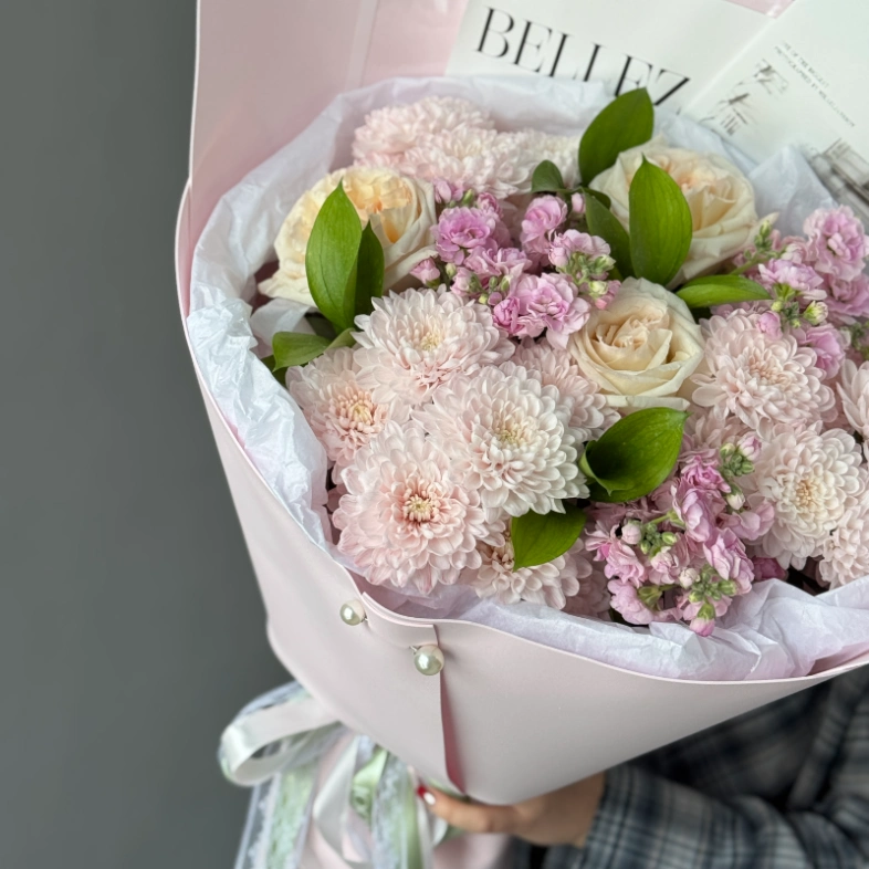 ГИГАНТ с хризантемой и розами