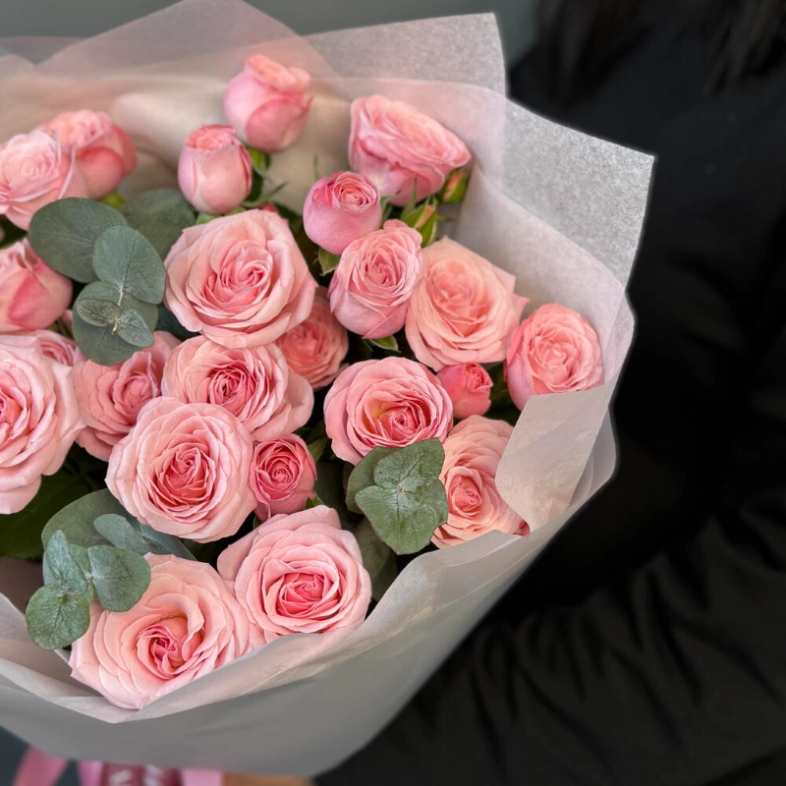 &laquo;Принцесса Диана&raquo; кустовые пионовидные розы с бантом