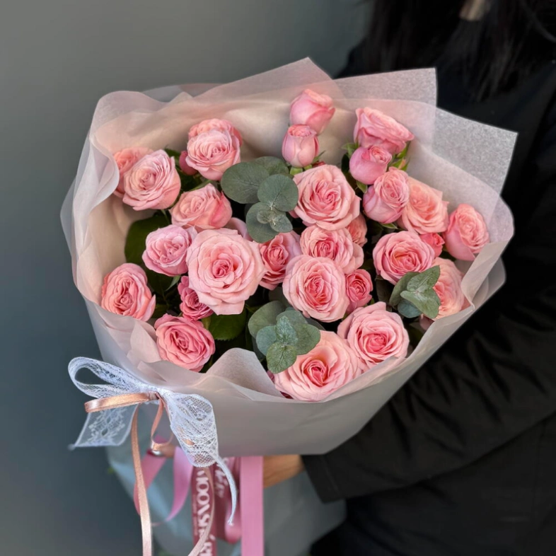 &laquo;Принцесса Диана&raquo; кустовые пионовидные розы с бантом