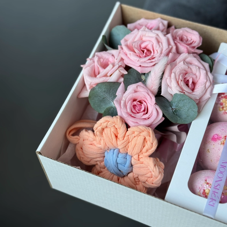 Подарочный бокс с цветком ручной работы