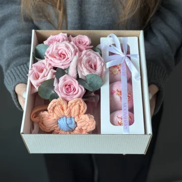 Подарочный бокс с цветком ручной работы