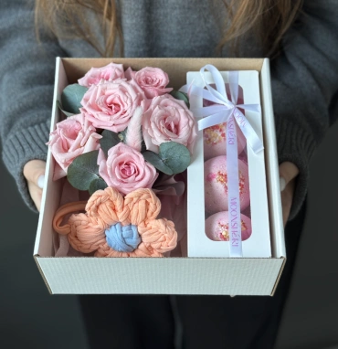 Подарочный бокс с цветком ручной работы