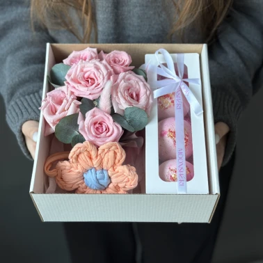 Подарочный бокс с цветком ручной работы