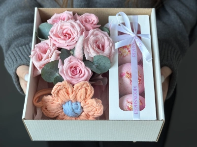 Подарочный бокс с цветком ручной работы