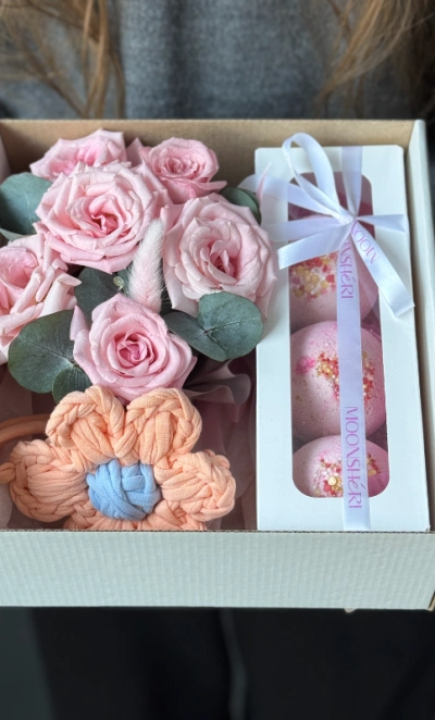 Подарочный бокс с цветком ручной работы