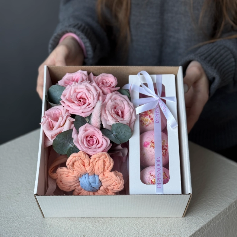 Подарочный бокс с цветком ручной работы