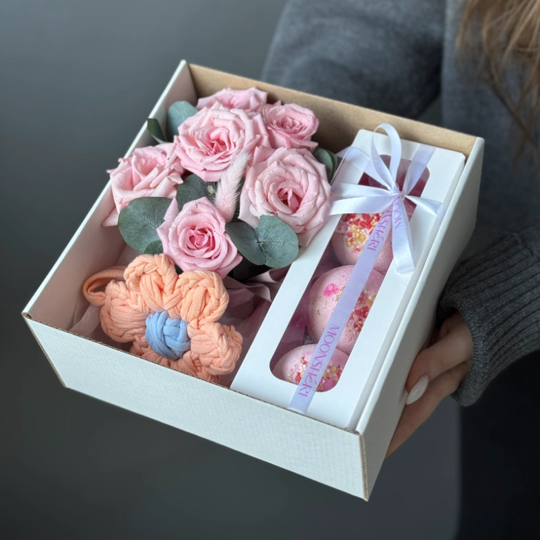 Подарочный бокс с цветком ручной работы