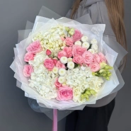 Авторский букет с гортензией, эустомой и кустовой розой 1