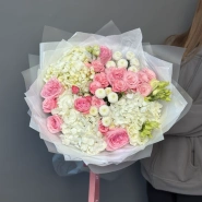 Авторский букет с гортензией, эустомой и кустовой розой 2