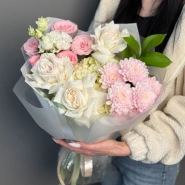 Нежный букет с пионовидной розой и эустомой 1