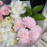 Нежный букет с пионовидной розой и эустомой 3