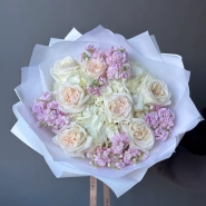 Изящный букет с ароматной маттиолой и розой 2