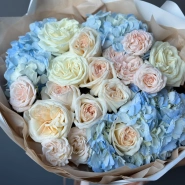 Кремовый букет с пионовидными розами  2