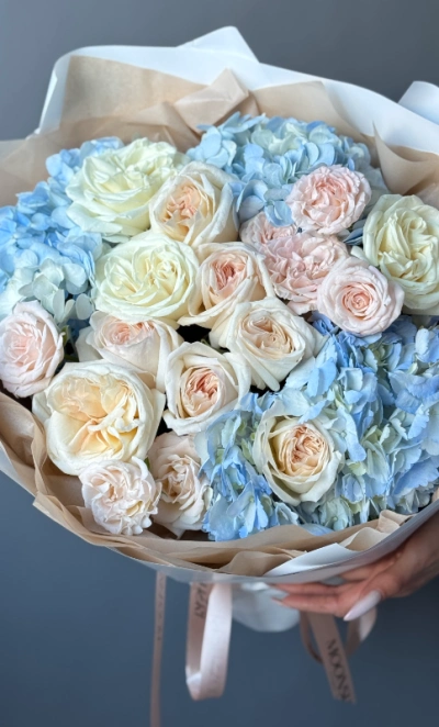 Кремовый букет с пионовидными розами 