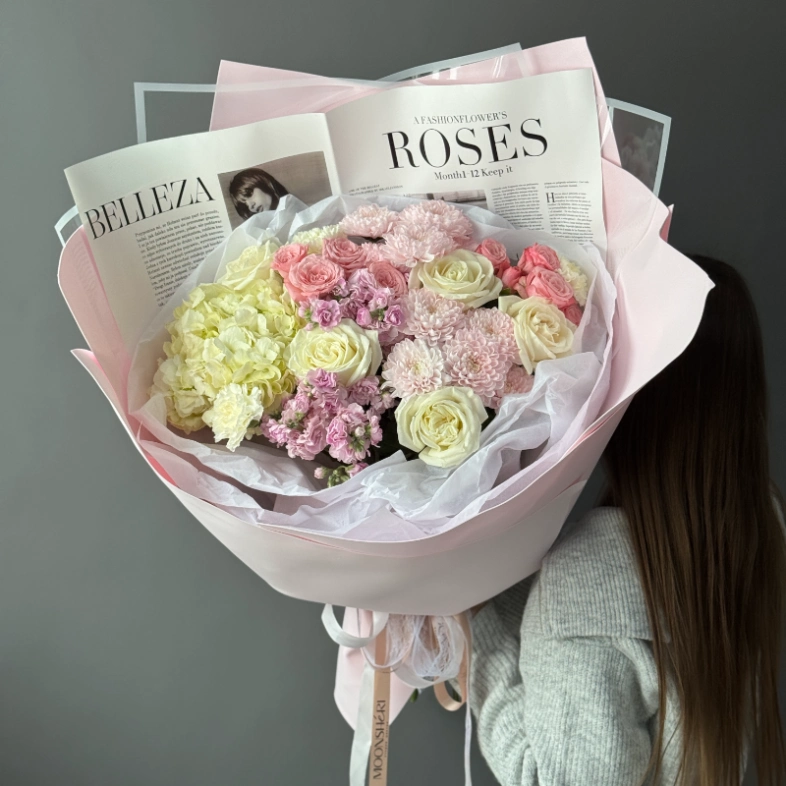 Букет гигант с гортензией и ароматной маттиолой