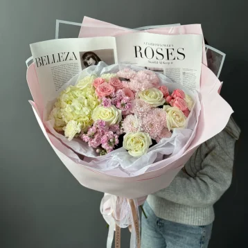 Букет гигант с гортензией и ароматной маттиолой