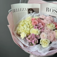 Букет гигант с гортензией и ароматной маттиолой 3