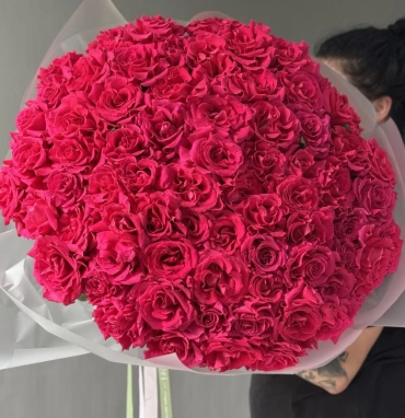 Яркое моно из роз 71