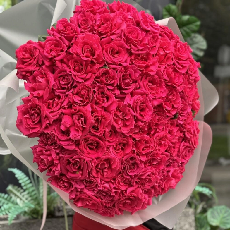 Яркое моно из роз 71