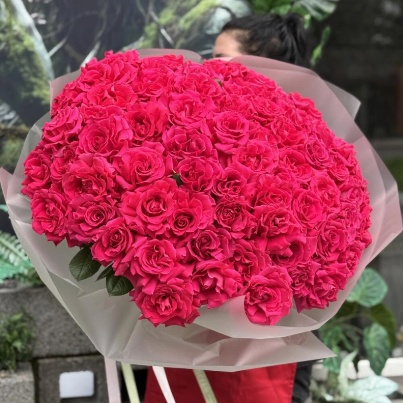 Яркое моно из роз 71