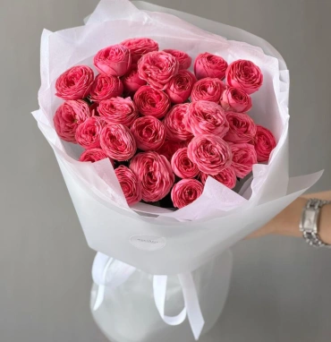 Монобукет с яркими 7 кустовыми розами