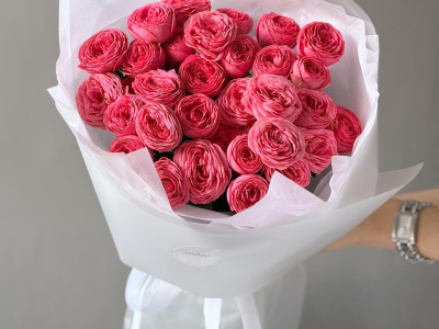 Монобукет с яркими 7 кустовыми розами