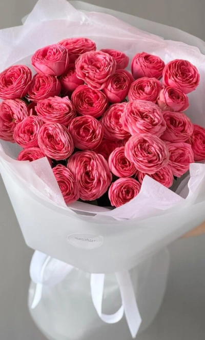 Монобукет с яркими 7 кустовыми розами