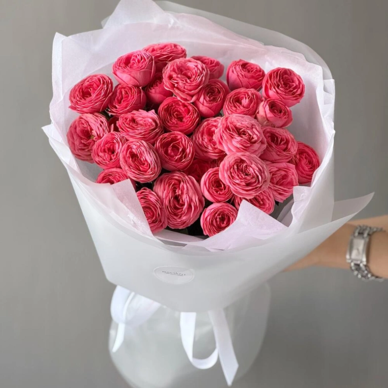 Монобукет с яркими 7 кустовыми розами