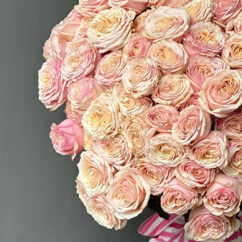 Монобукет с кустовыми розами Tendresse