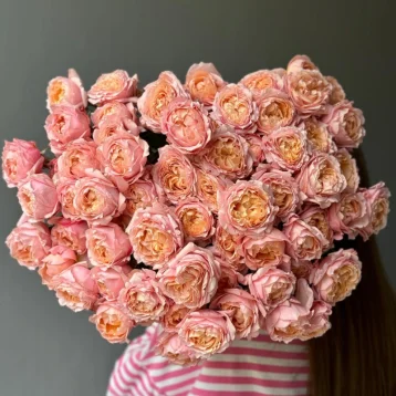 Кустовые розы Джульетта в монобукете