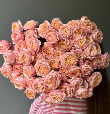 Кустовые розы Джульетта в монобукете