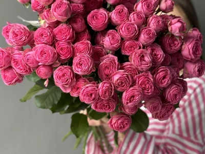 Кустовые розы Джезель в монобукете