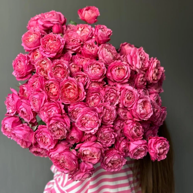 Кустовые пионовидные розы Джульетта в монобукете