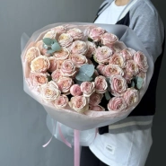 Шикарное моно из кустовых пионовидных роз с эвкалиптом 0