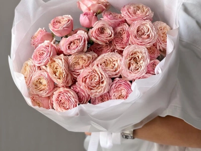 Нежный букет из кустовых роз🤍