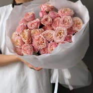 Нежный букет из кустовых роз🤍 2