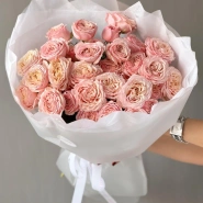 Нежный букет из кустовых роз🤍 1