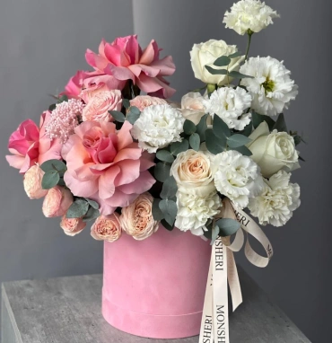 Цветы в коробке Роскошная композиция