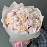 Букет &laquo;Самый стойкий&raquo; из хризантем и диантусов 2